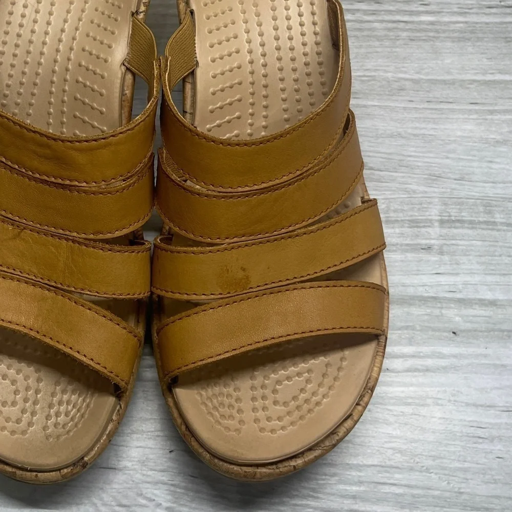 CROCS A Leigh Slip On Leather Tan Camel Brown Strappy Cork Wedge Sandals size 9